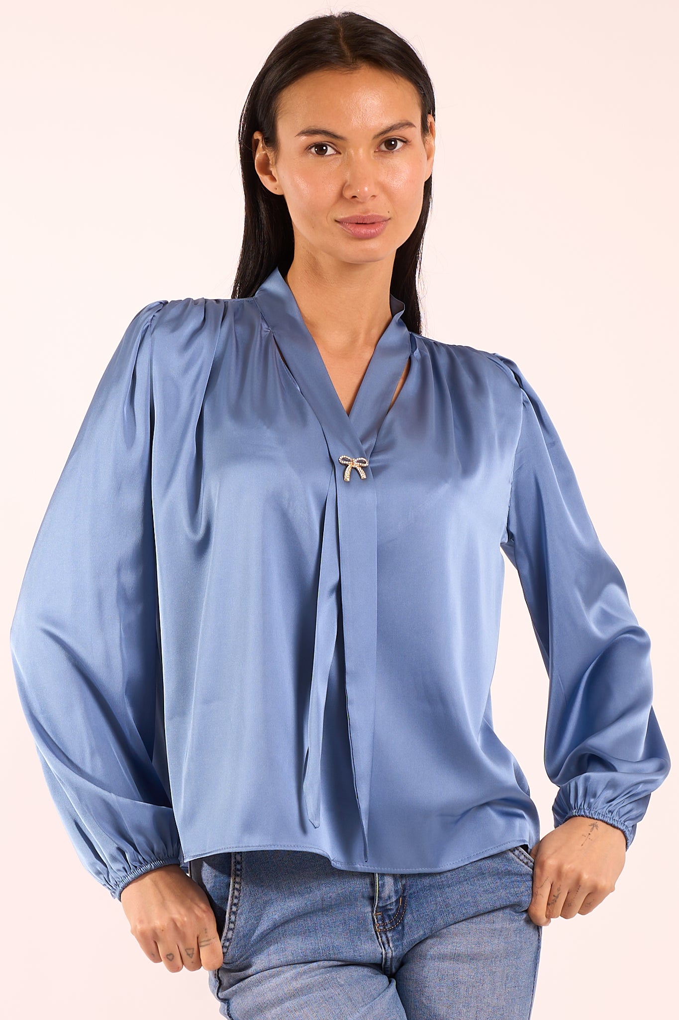 Camicia con spilla