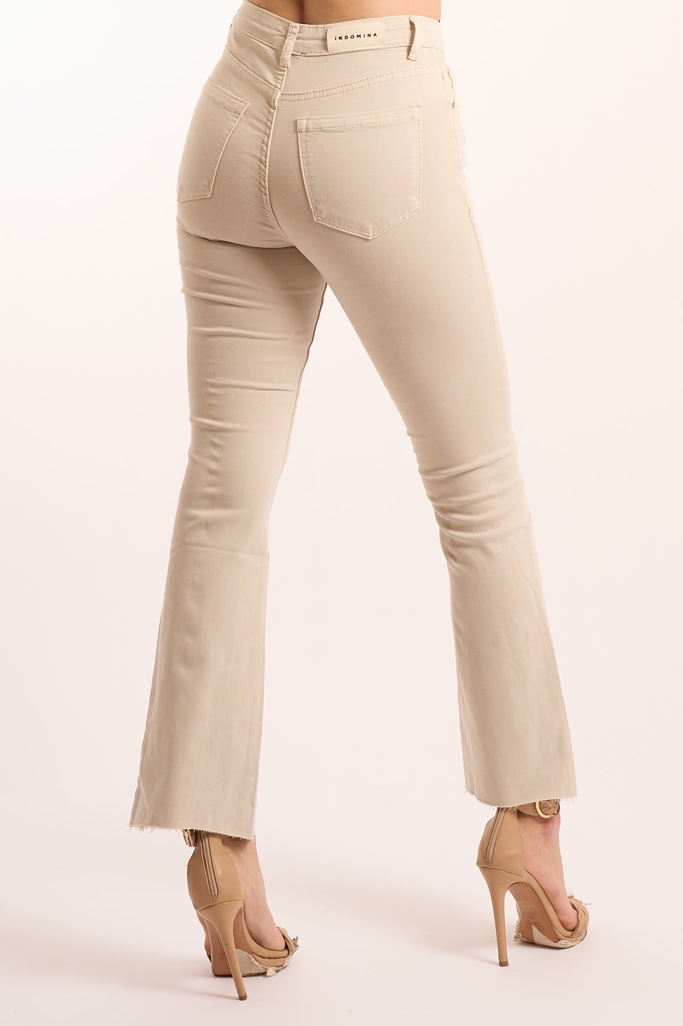 Pantalone zampa sfrangiato