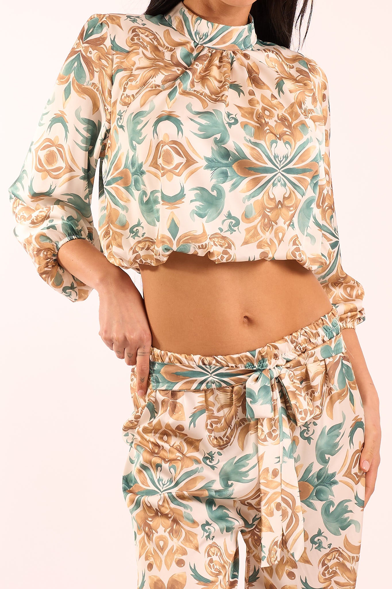 Blusa corta raso