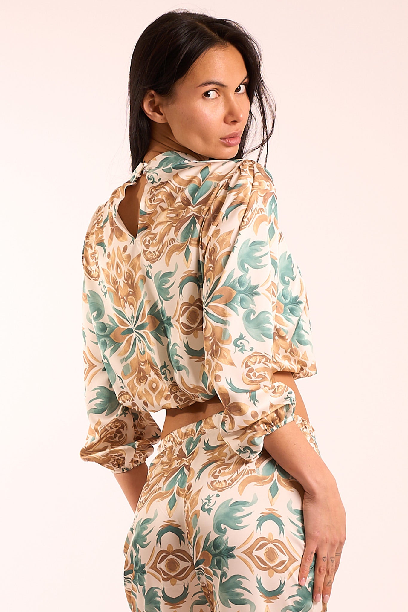 Blusa corta raso
