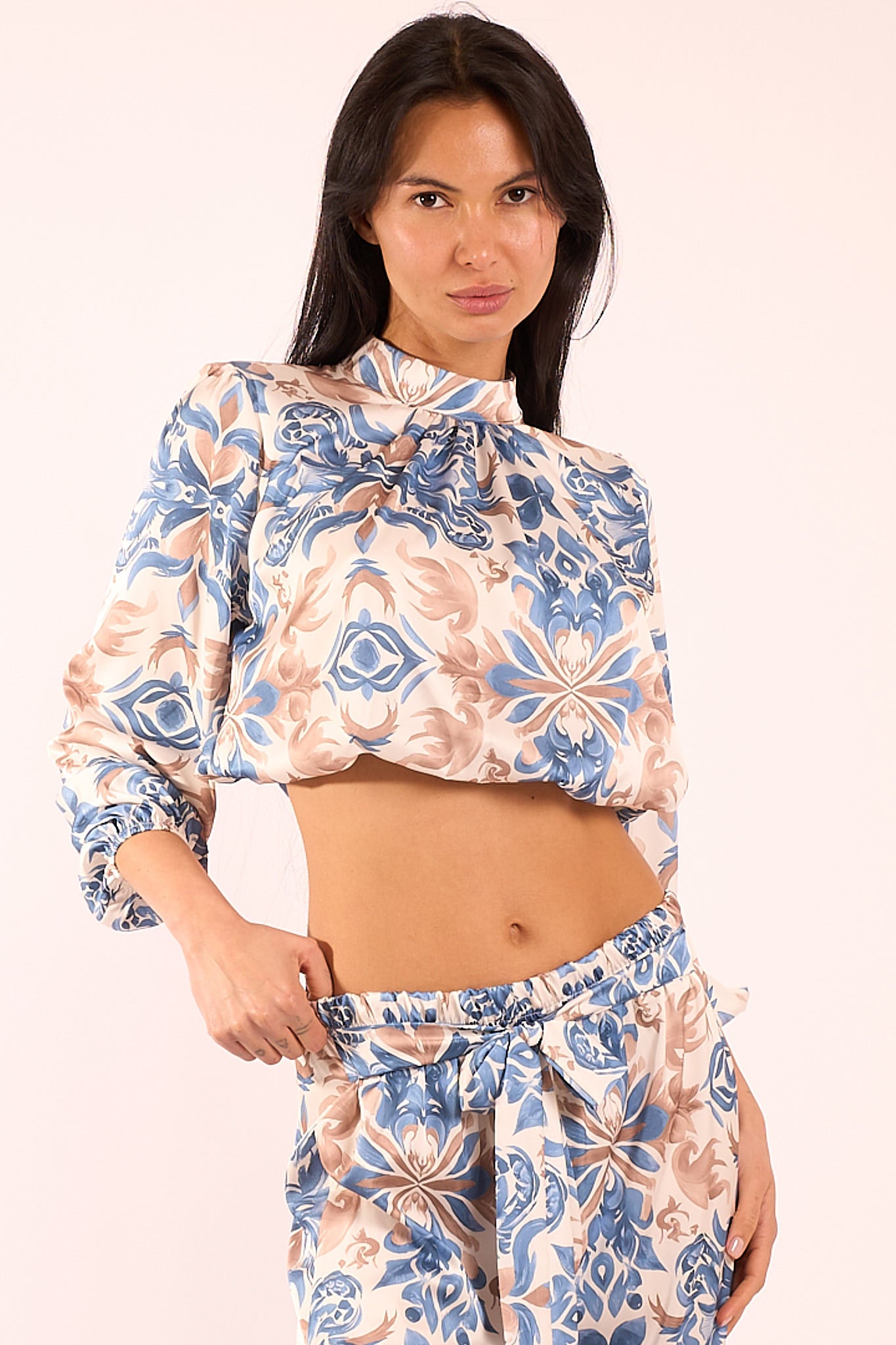 Blusa corta raso