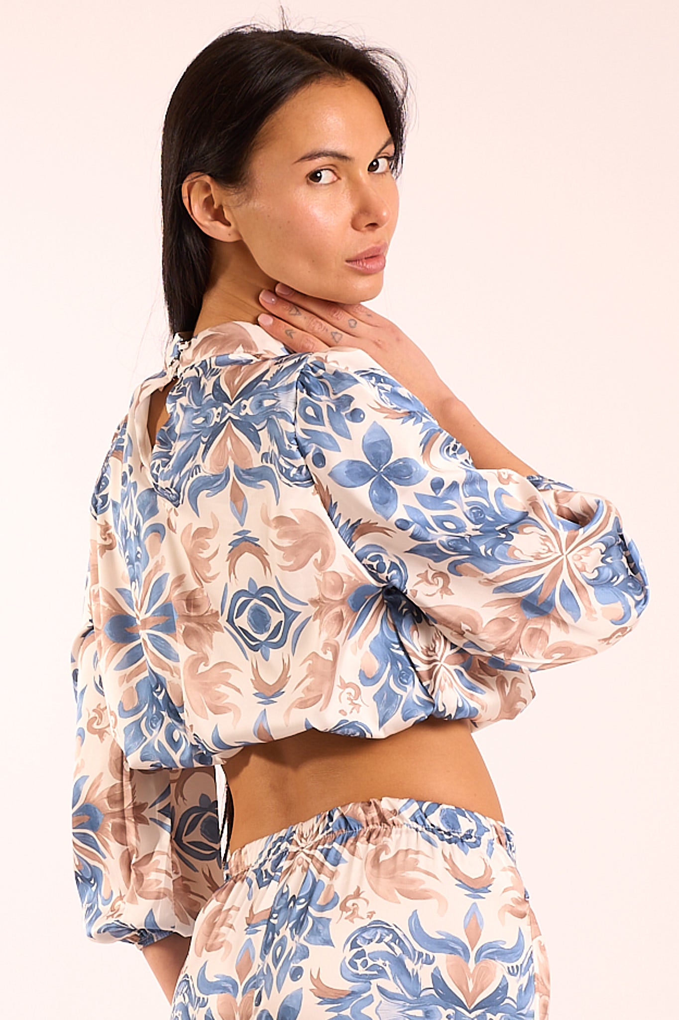Blusa corta raso