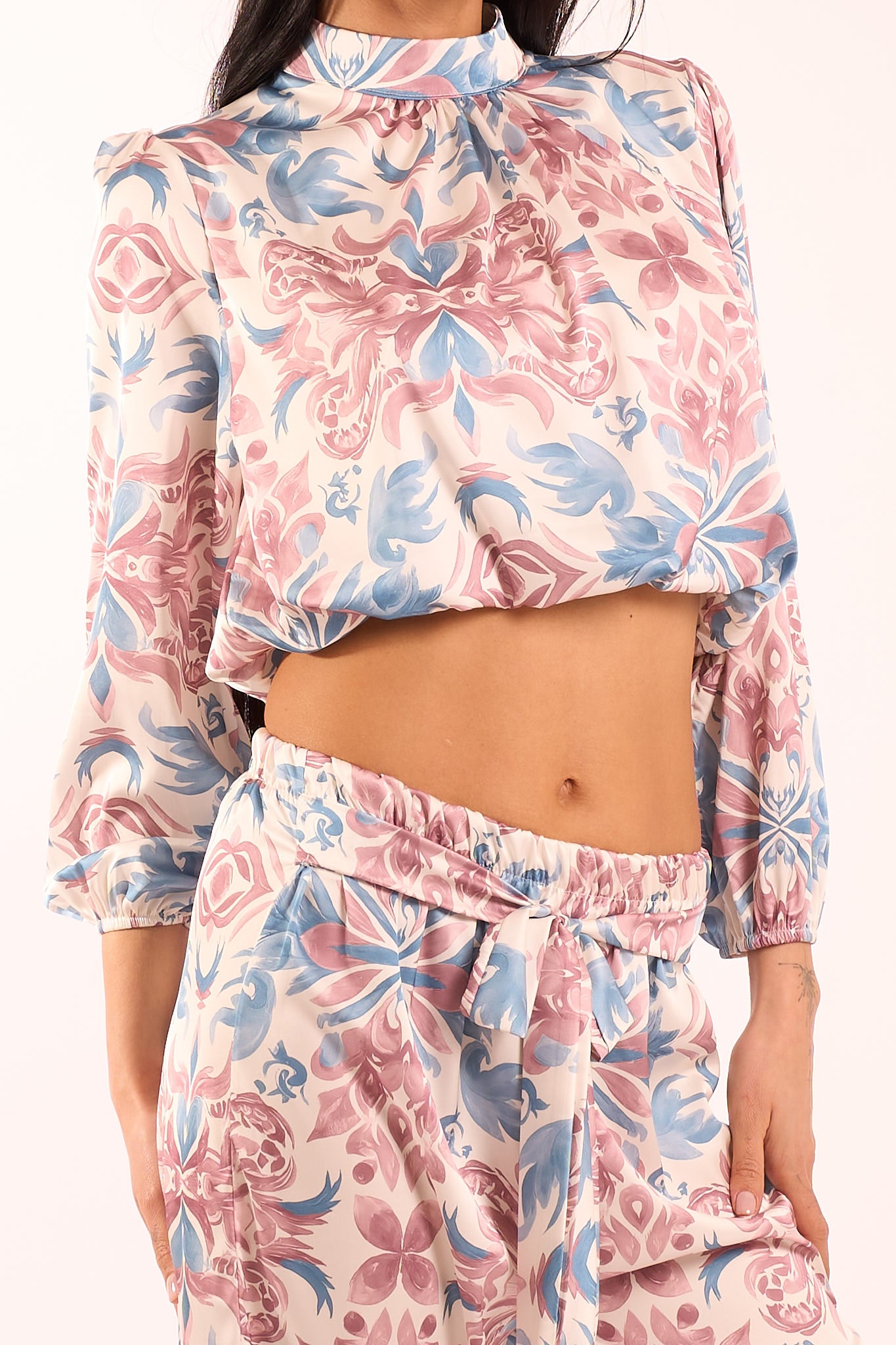 Blusa corta raso