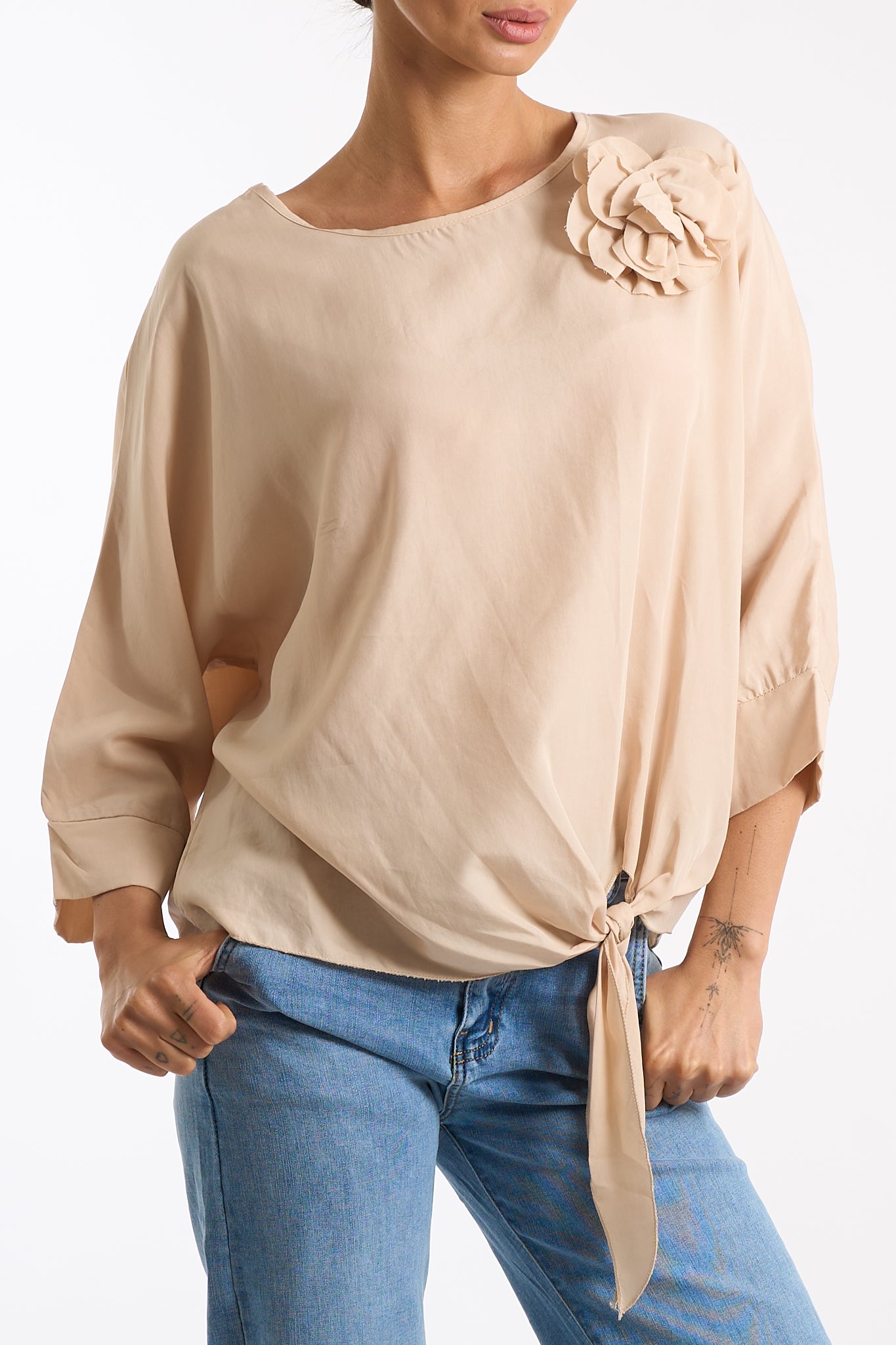 Maglia spilla fiore