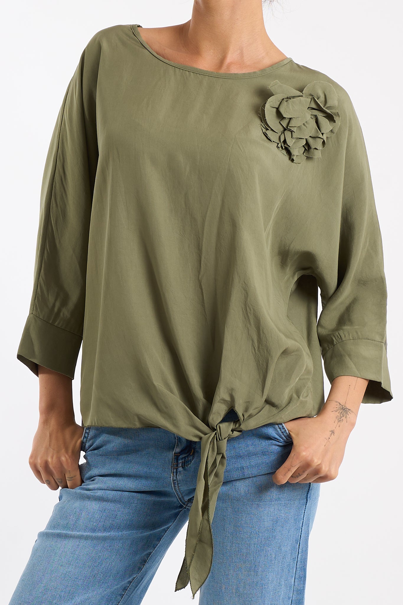 Maglia spilla fiore