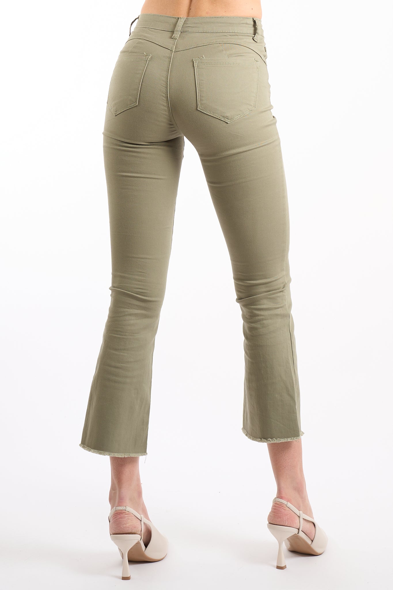 Pantalone trombetta sfrangiato