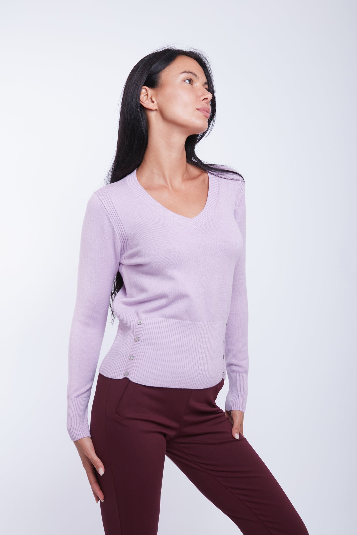 MAGLIA SCOLLO V CON BOTTONCINI