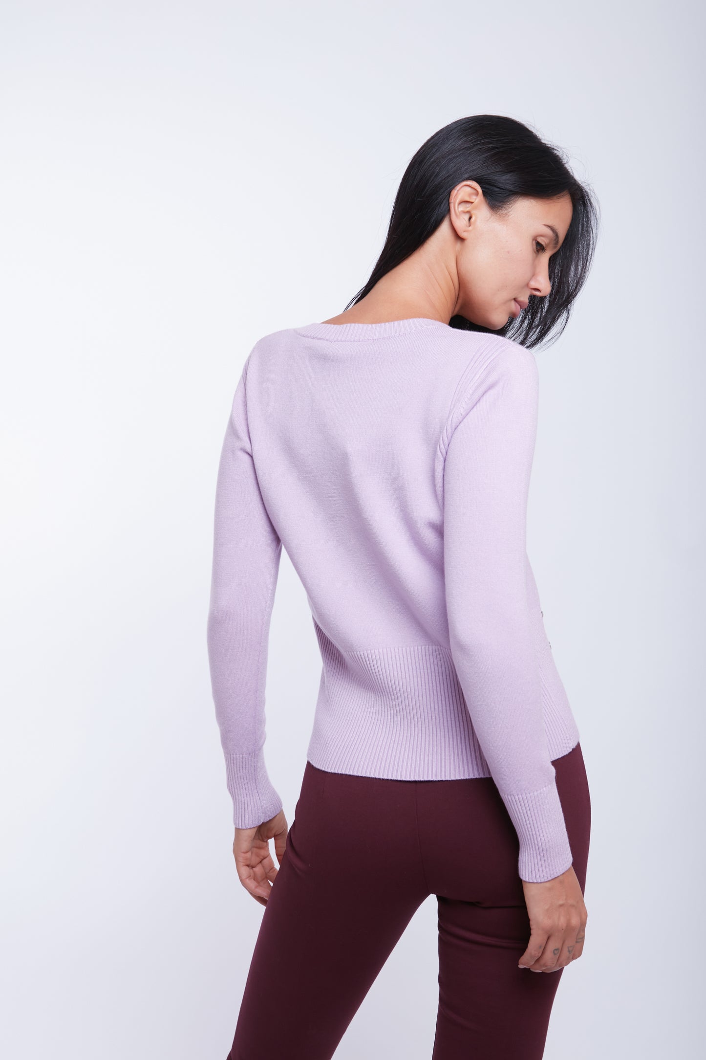 MAGLIA SCOLLO V CON BOTTONCINI