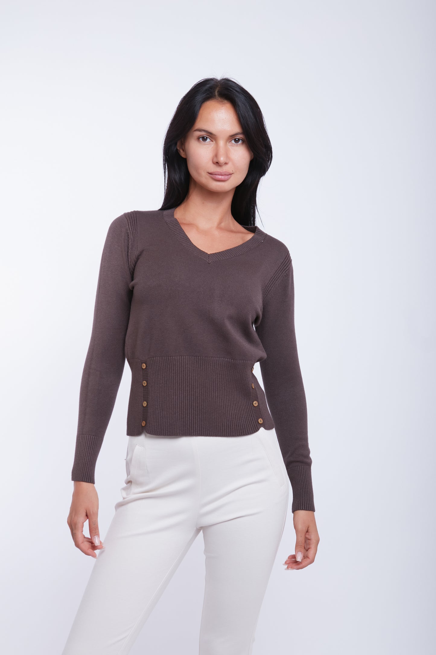 MAGLIA SCOLLO V CON BOTTONCINI