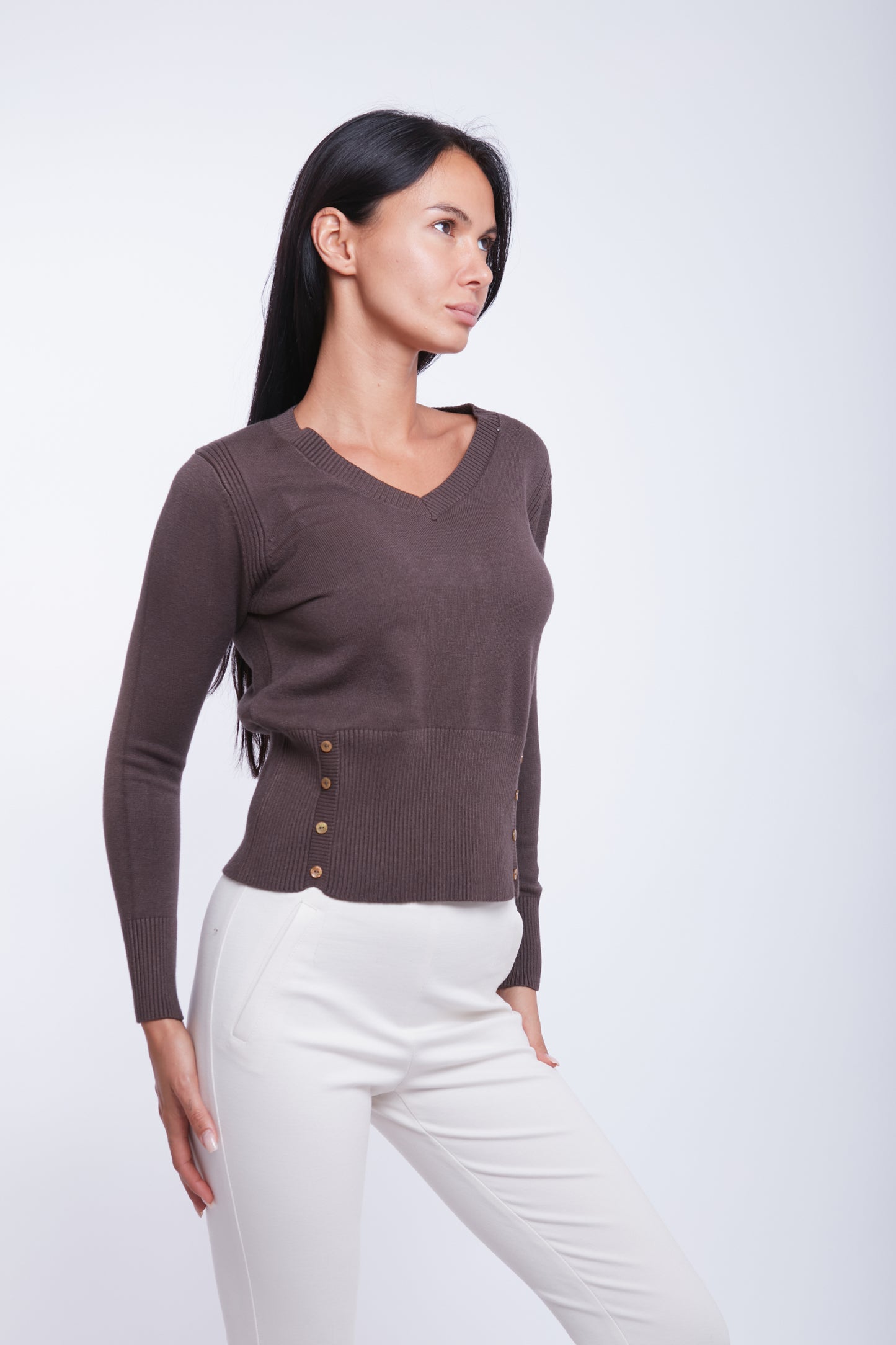 MAGLIA SCOLLO V CON BOTTONCINI