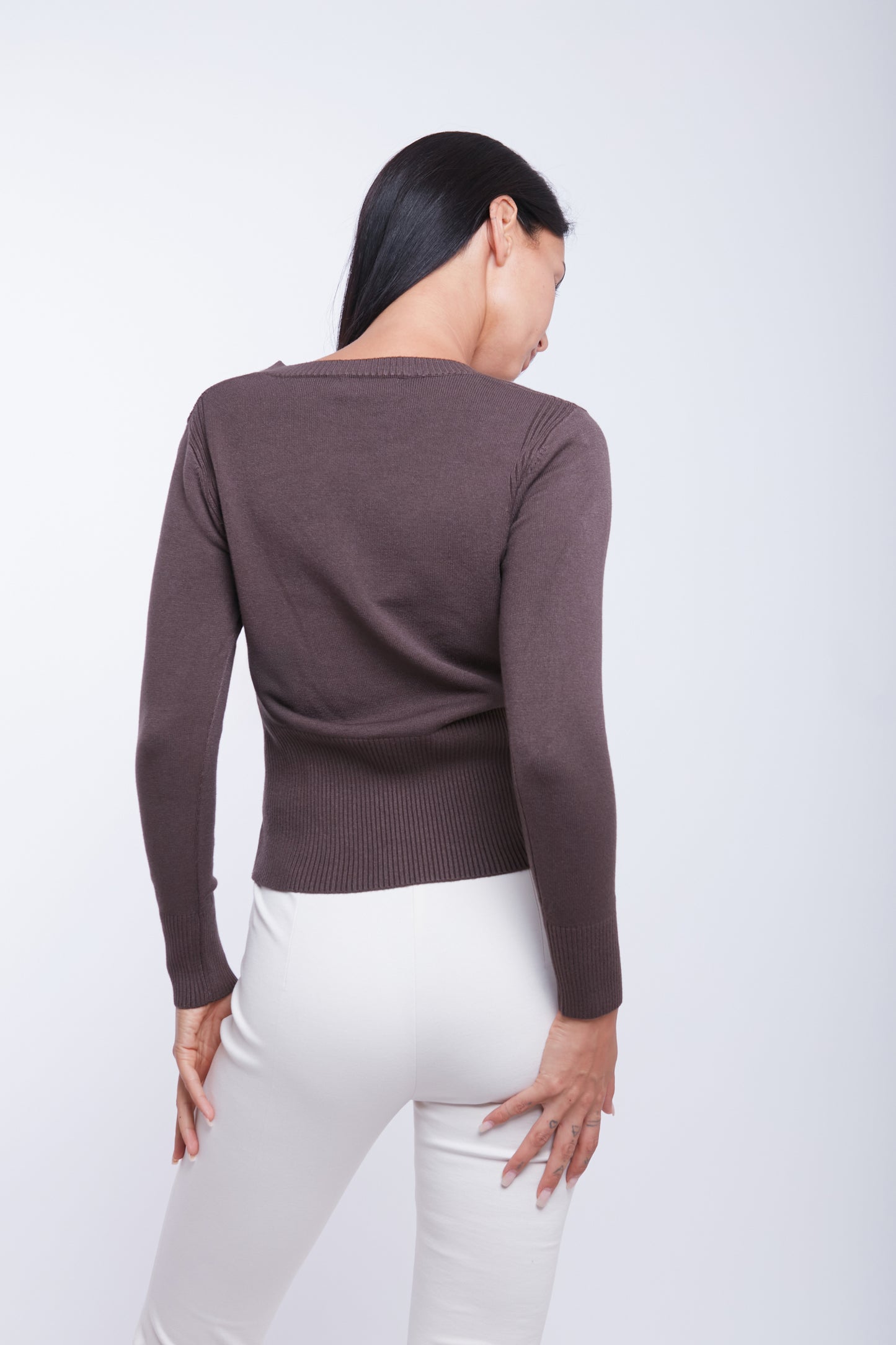 MAGLIA SCOLLO V CON BOTTONCINI