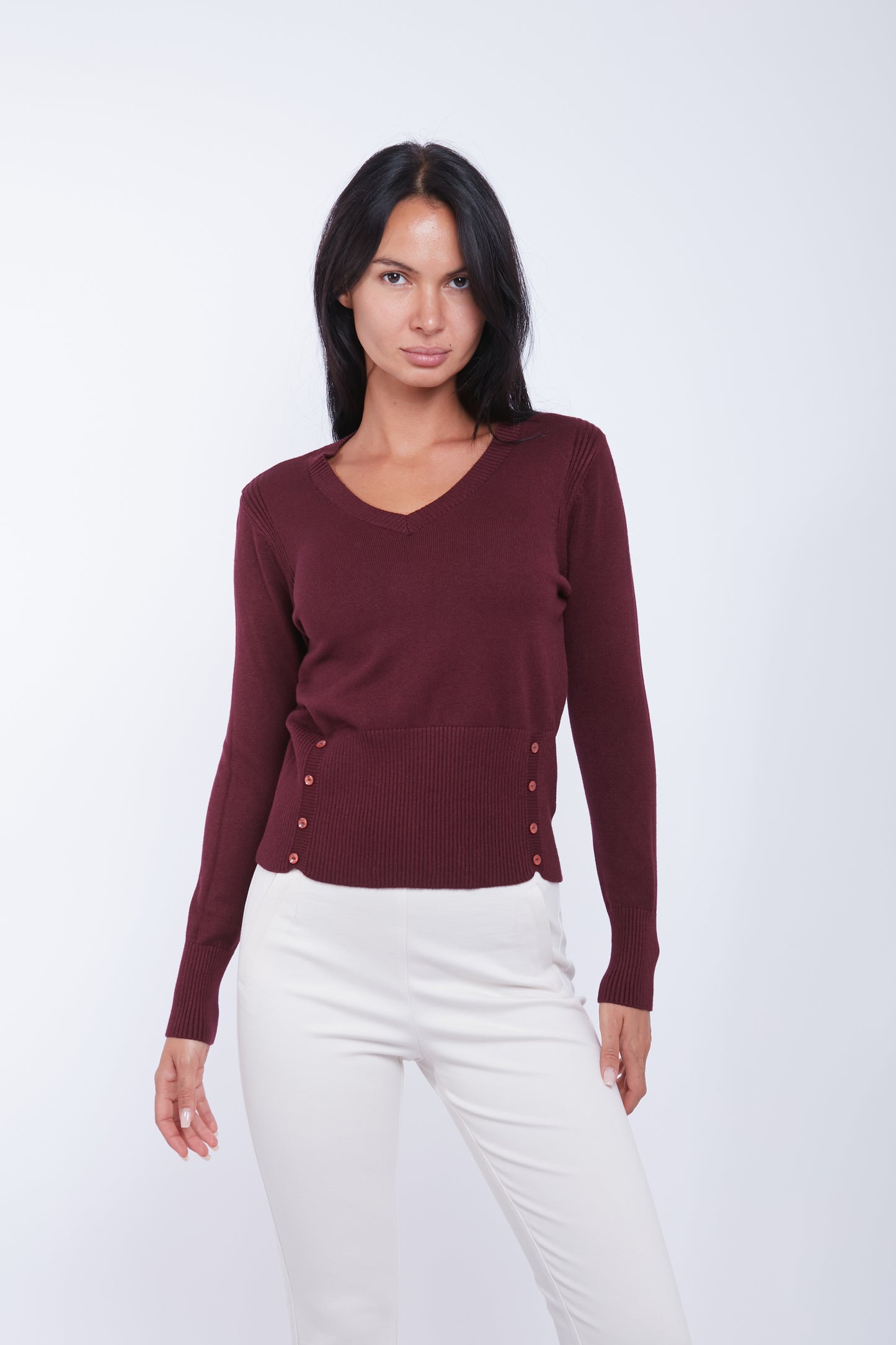 MAGLIA SCOLLO V CON BOTTONCINI