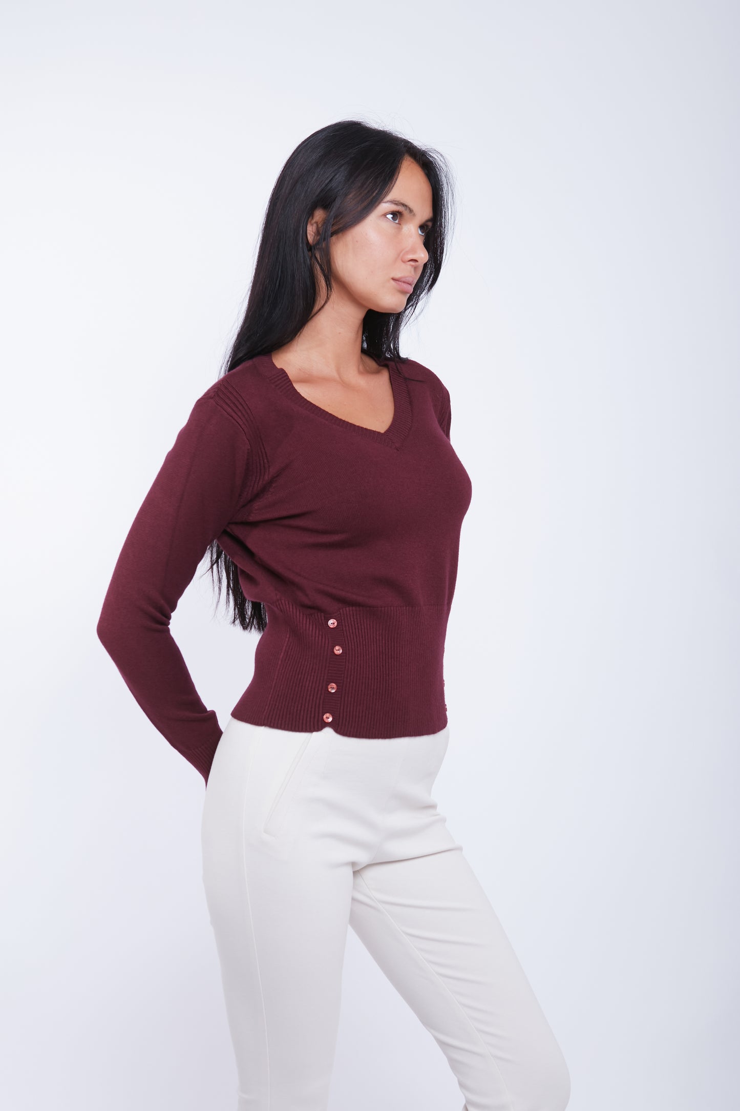 MAGLIA SCOLLO V CON BOTTONCINI