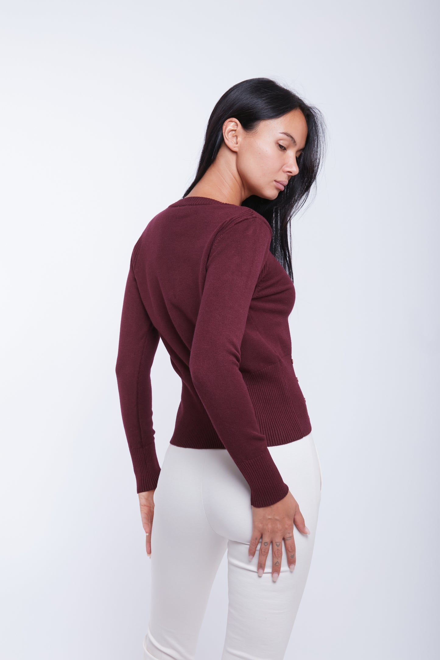 MAGLIA SCOLLO V CON BOTTONCINI