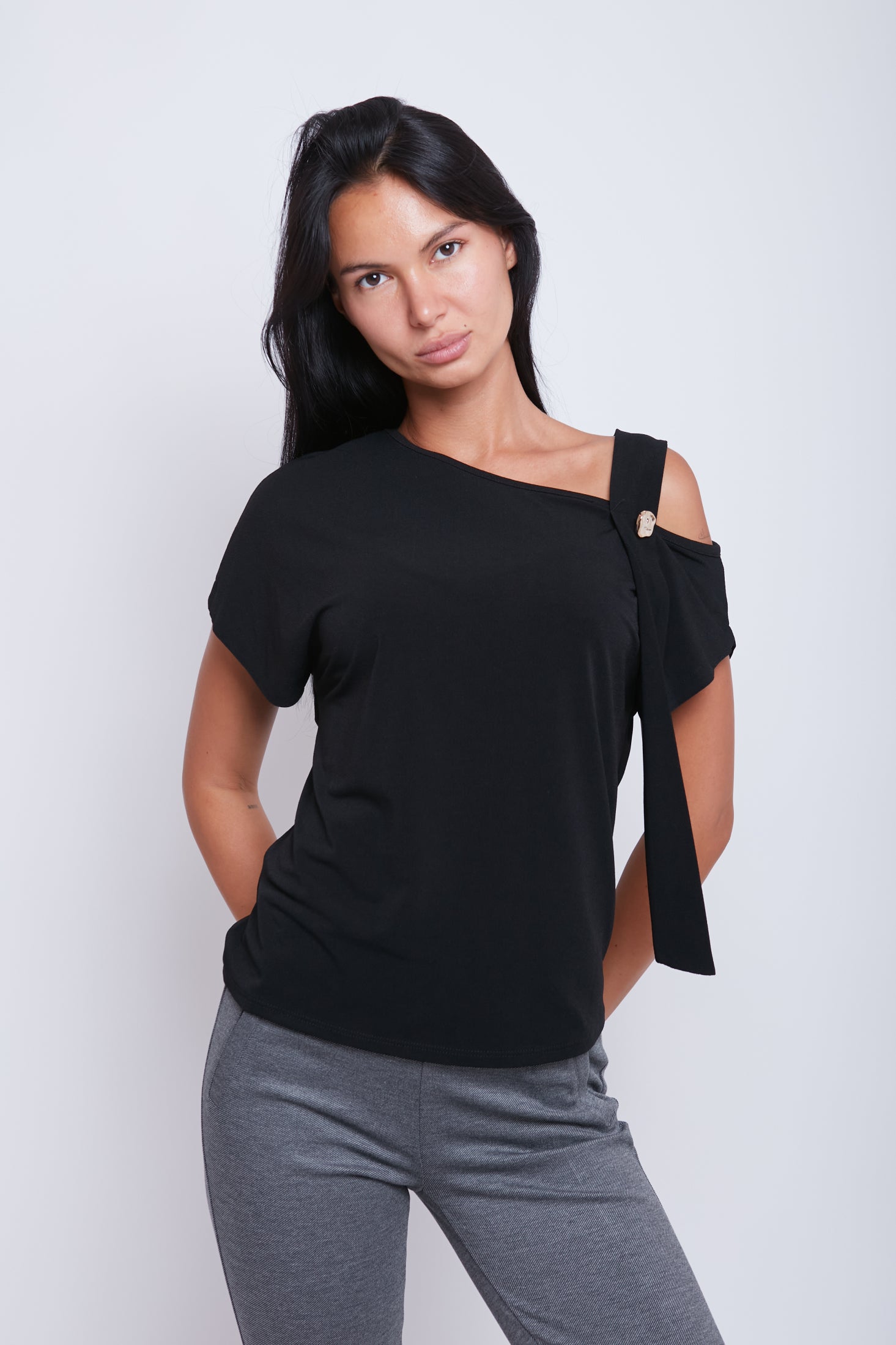 MAGLIA DETTAGLIO BOTTONE
