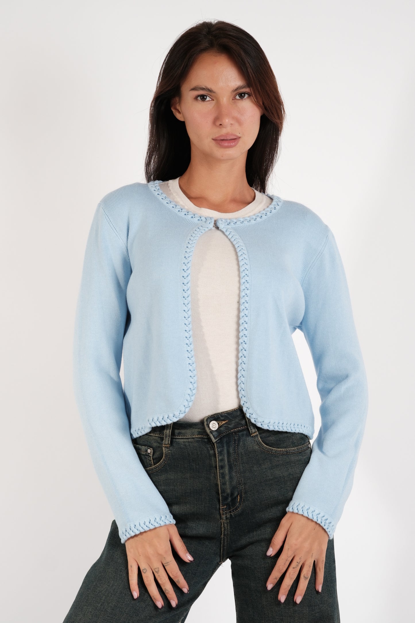 CARDIGAN CORTO CON BORDI TRECCE