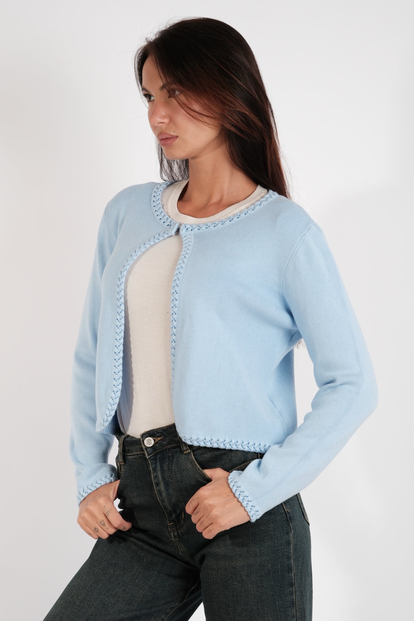 CARDIGAN CORTO CON BORDI TRECCE