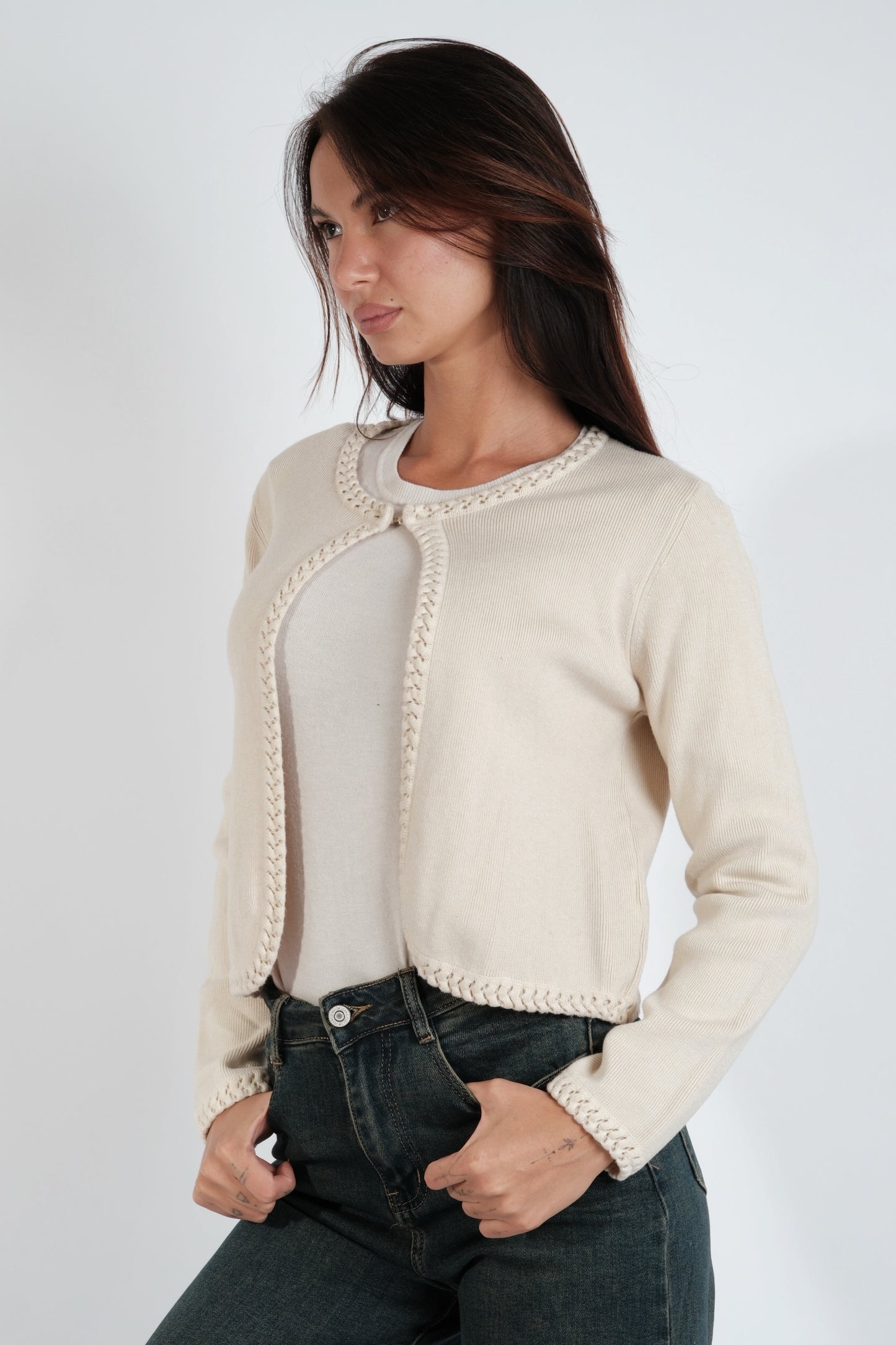 CARDIGAN CORTO CON BORDI TRECCE