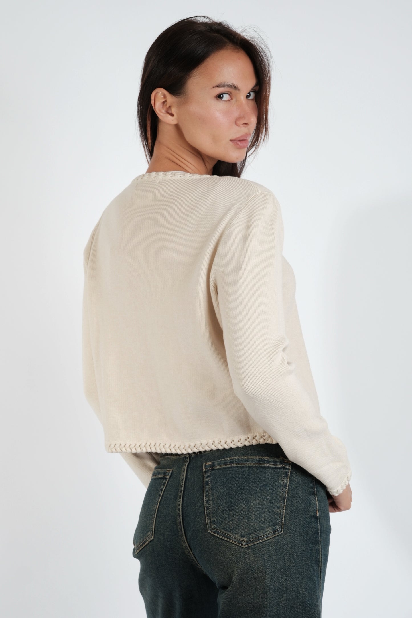CARDIGAN CORTO CON BORDI TRECCE