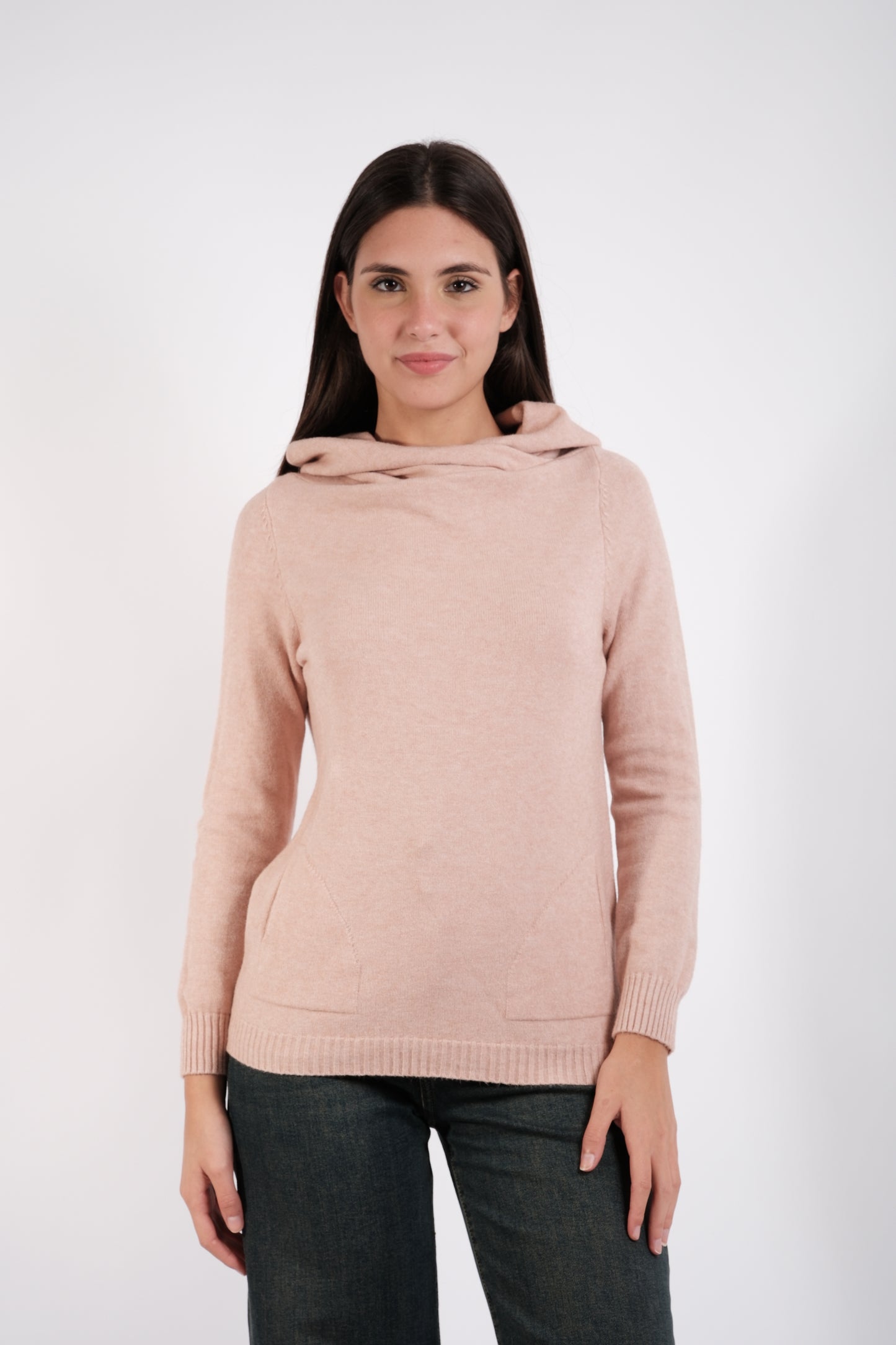 MAGLIA CON CAPPUCCIO