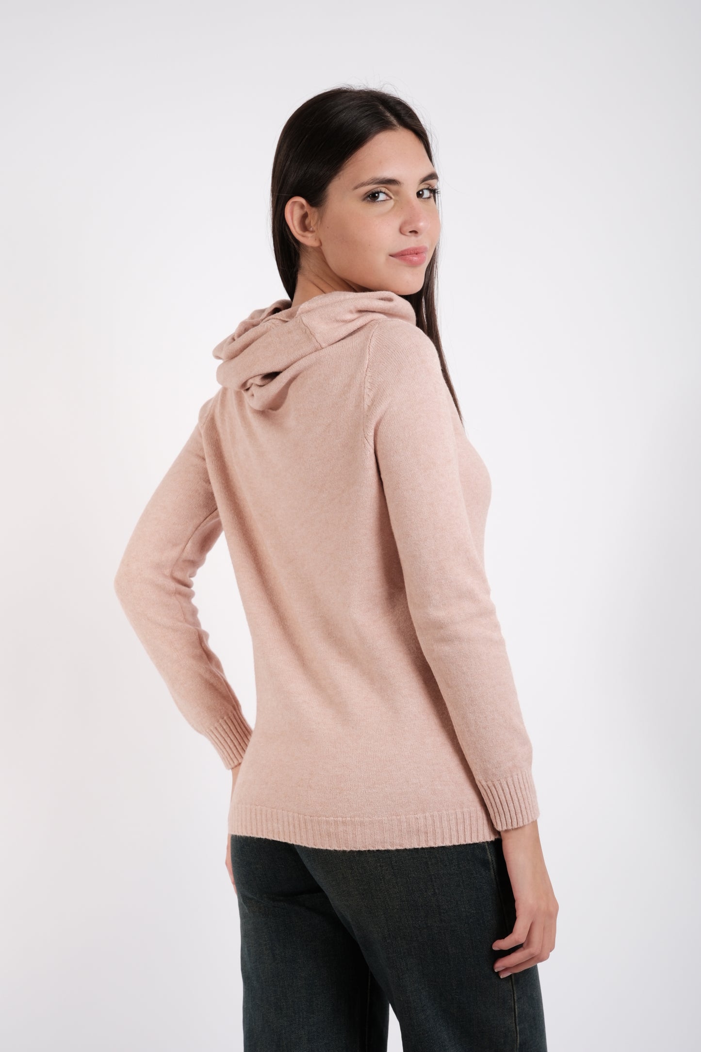 MAGLIA CON CAPPUCCIO