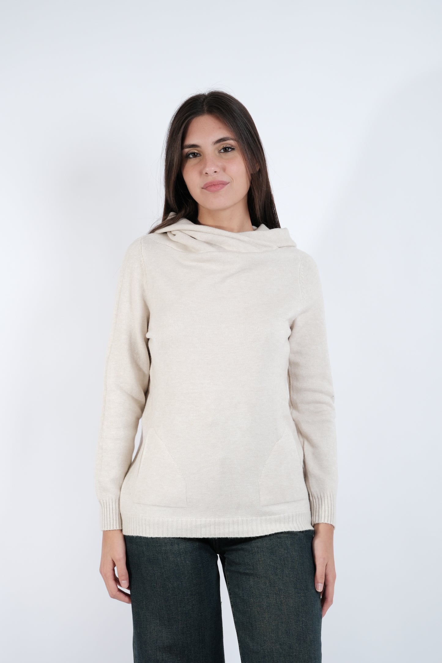 MAGLIA CON CAPPUCCIO