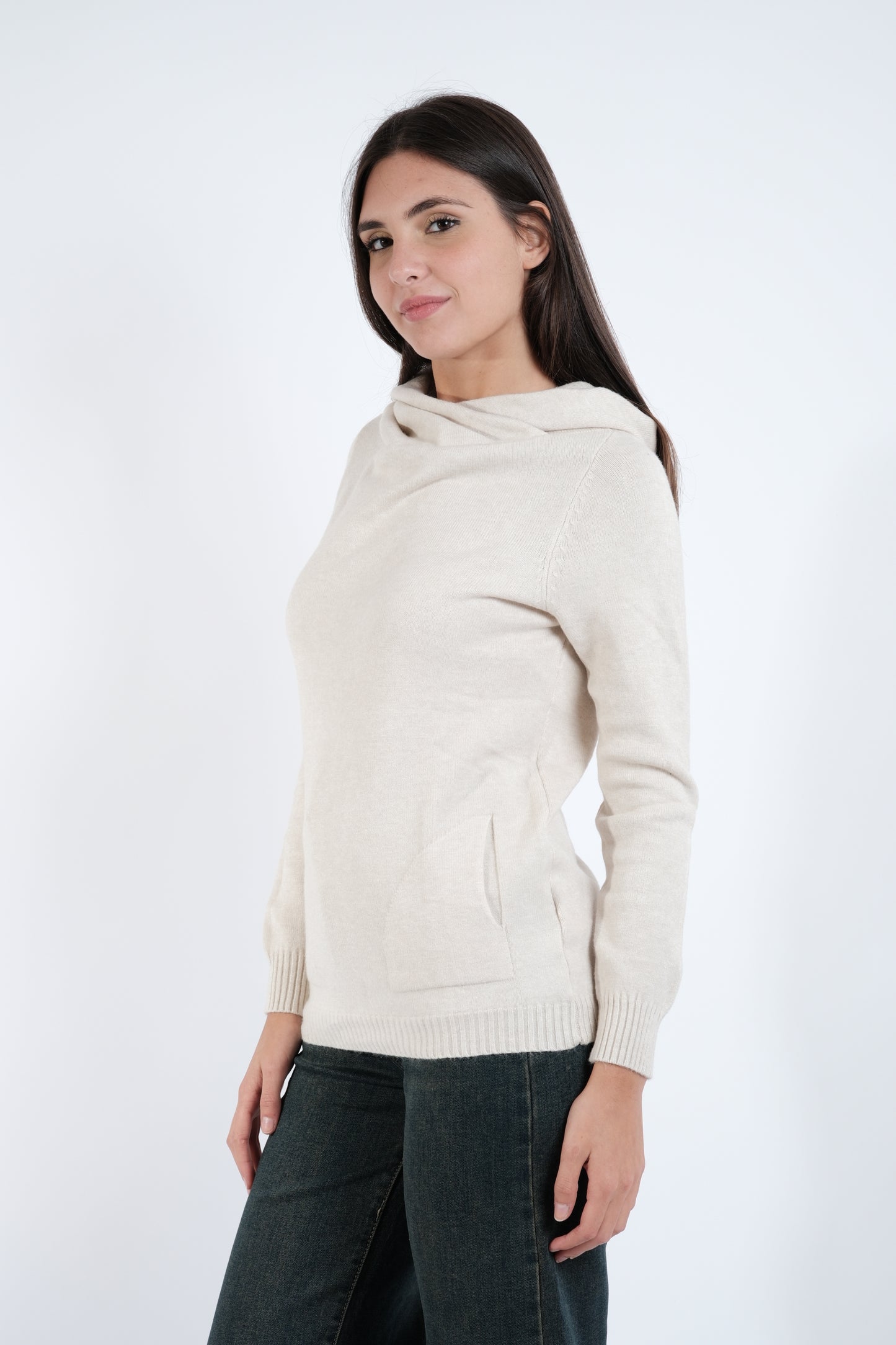 MAGLIA CON CAPPUCCIO