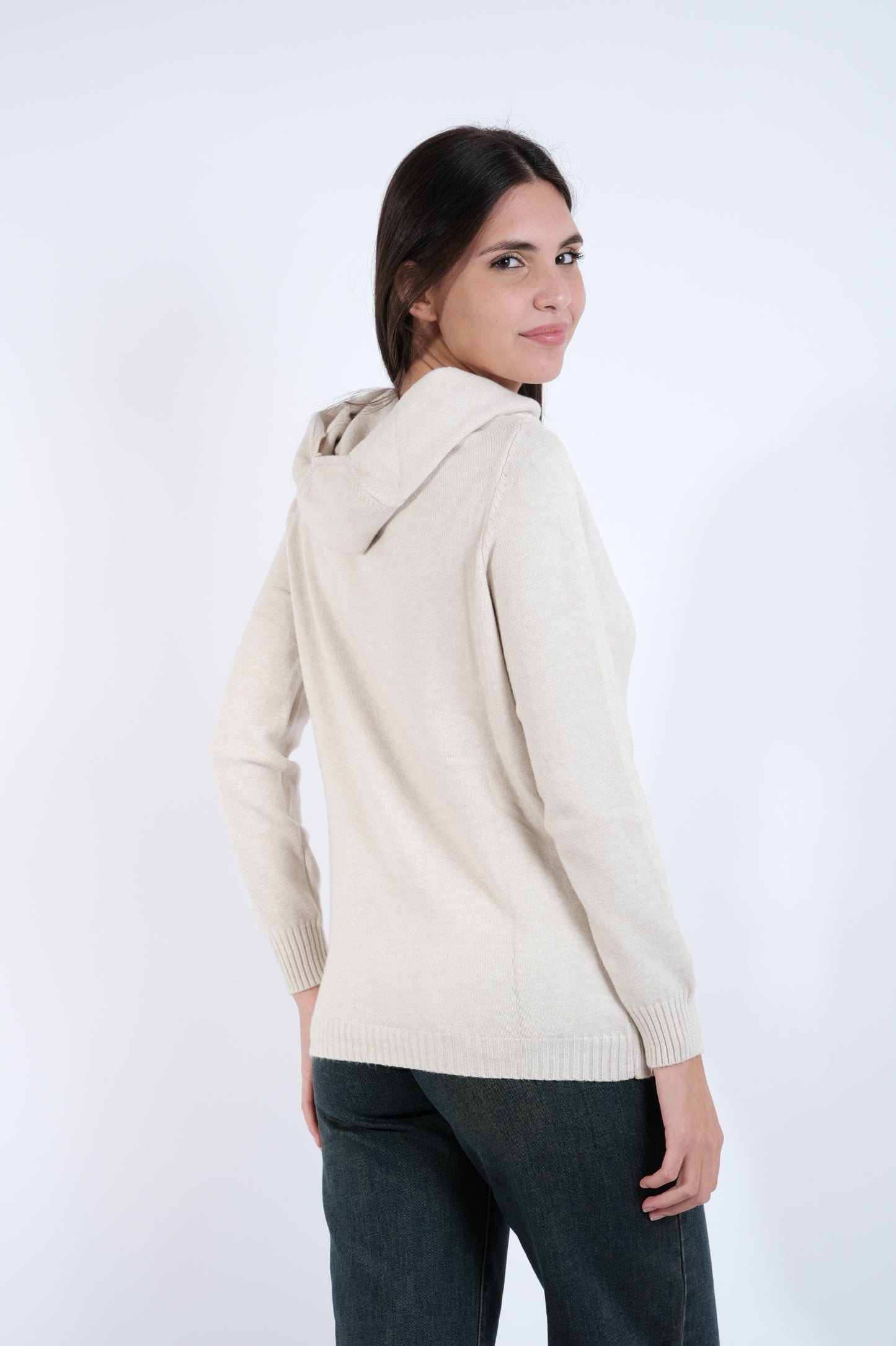 MAGLIA CON CAPPUCCIO