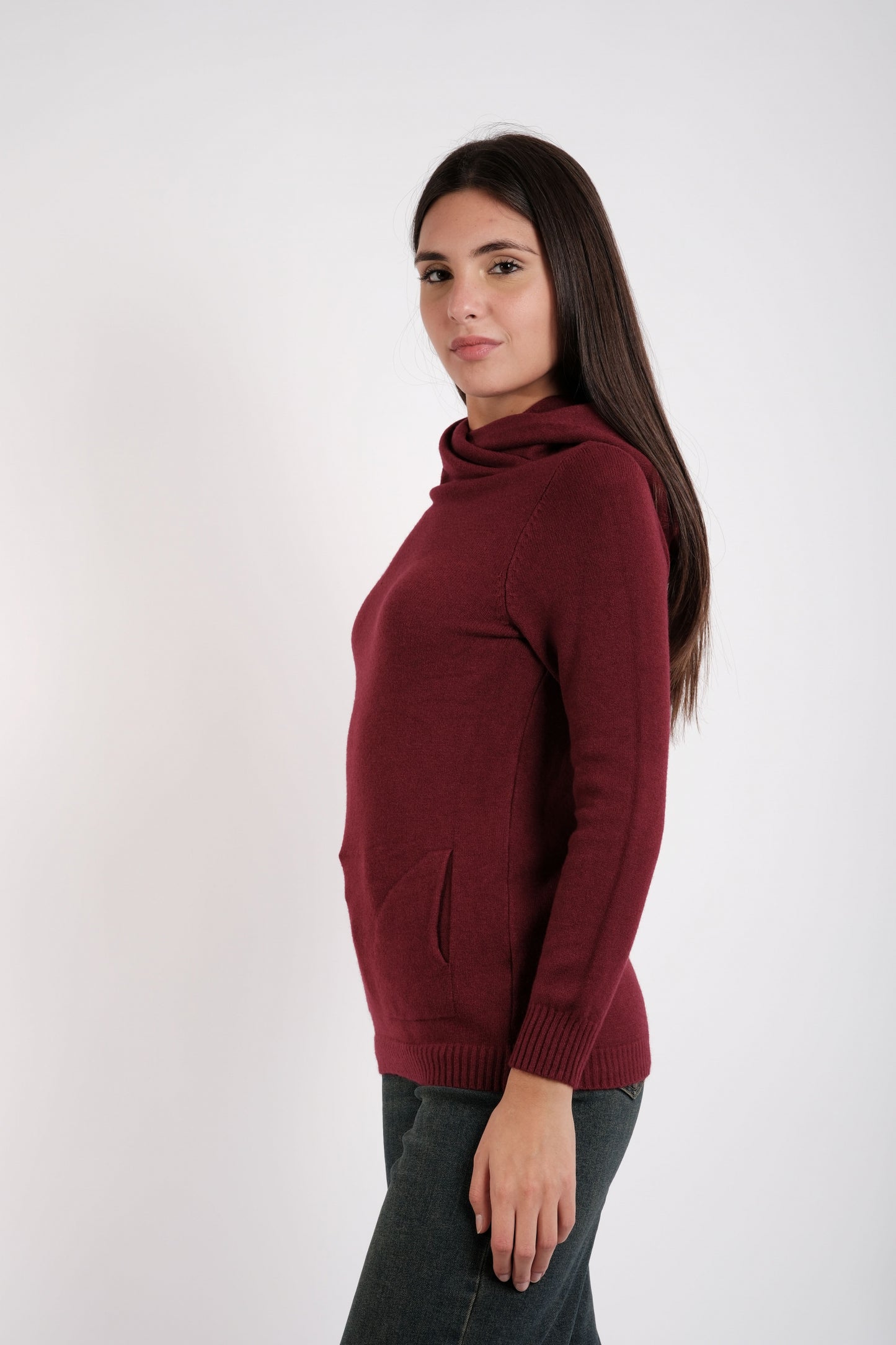 MAGLIA CON CAPPUCCIO