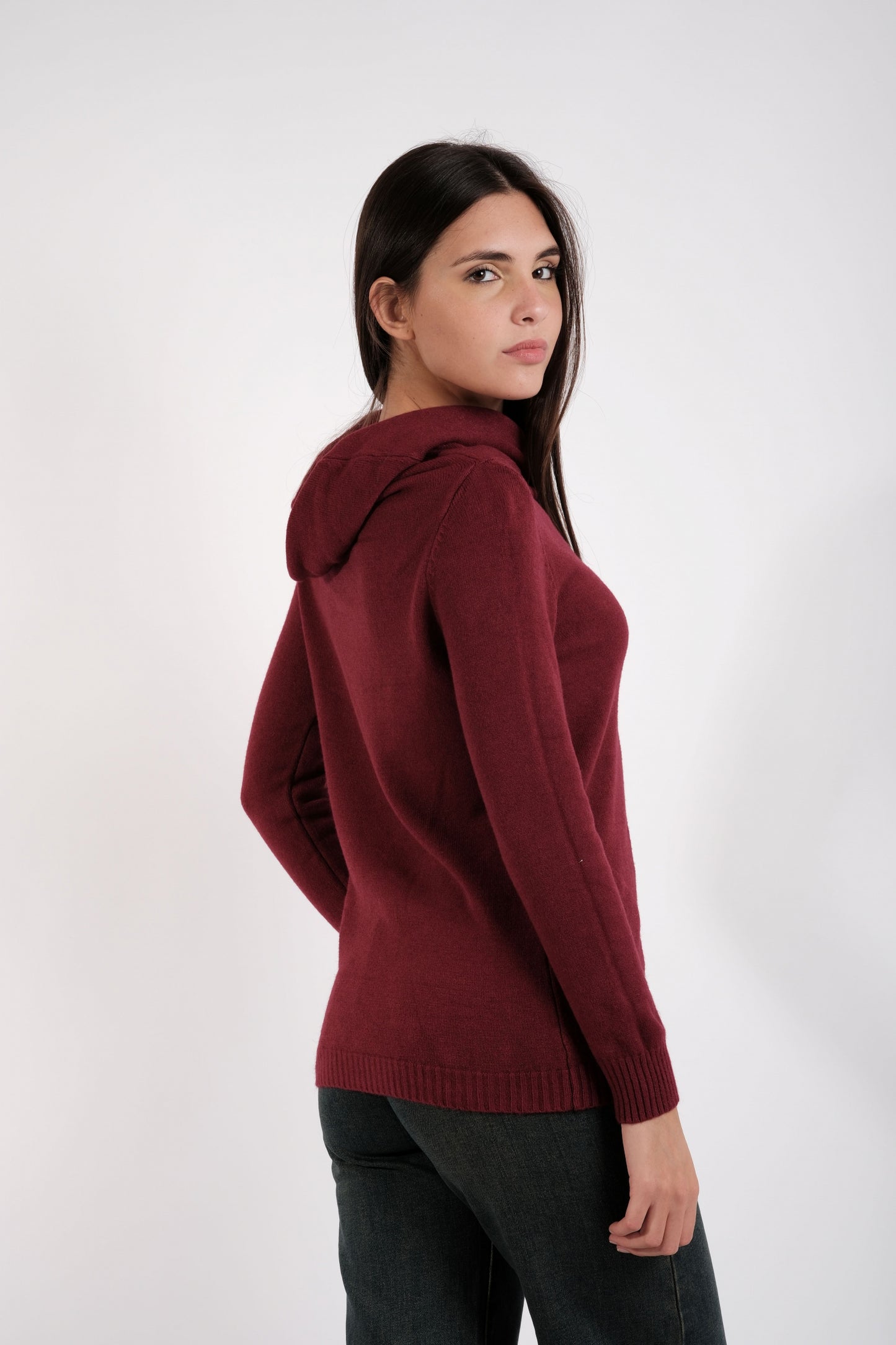 MAGLIA CON CAPPUCCIO