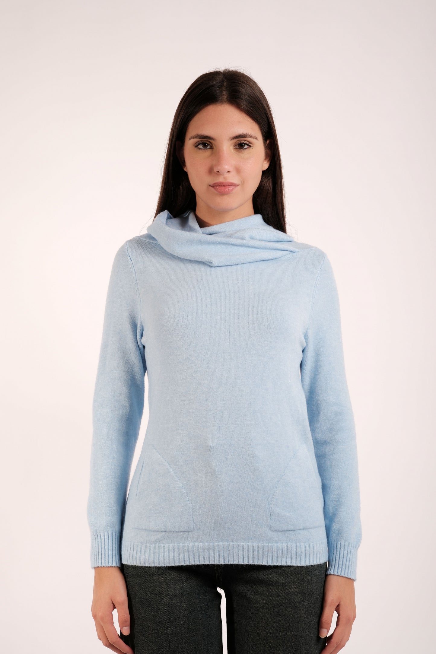 MAGLIA CON CAPPUCCIO