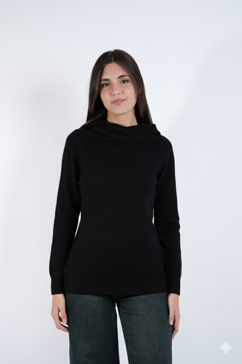 MAGLIA CON CAPPUCCIO